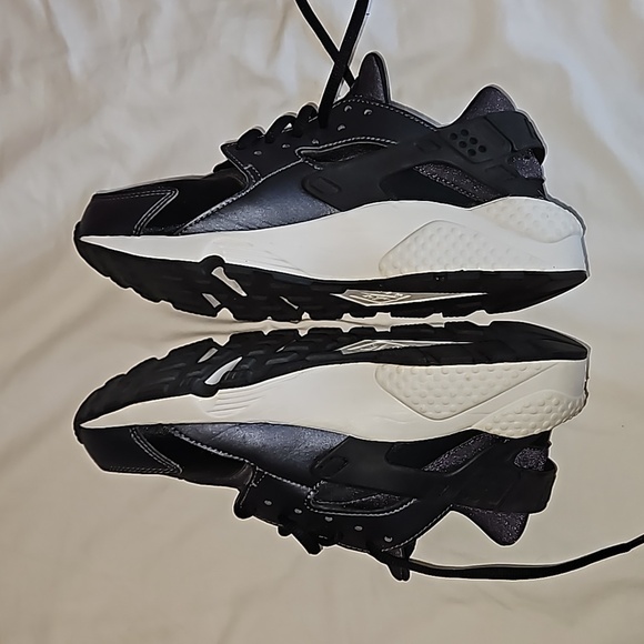 Boys Black Nike Huarache Size 6.5 - Picture 6 of 8
